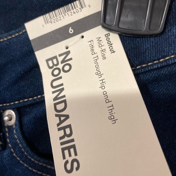 NWTS Ladies Jeans - Picture 4 of 9